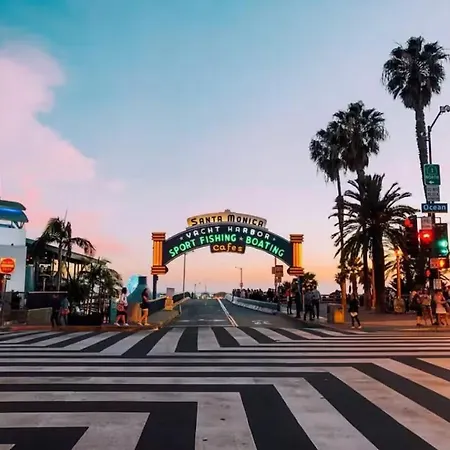 Spacious Single Apt D In Santa Monica